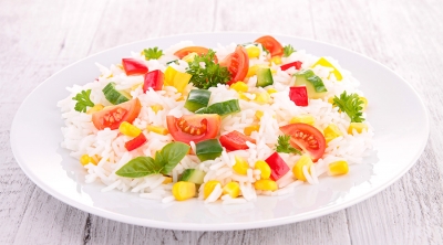 Ensalada de arroz con maíz