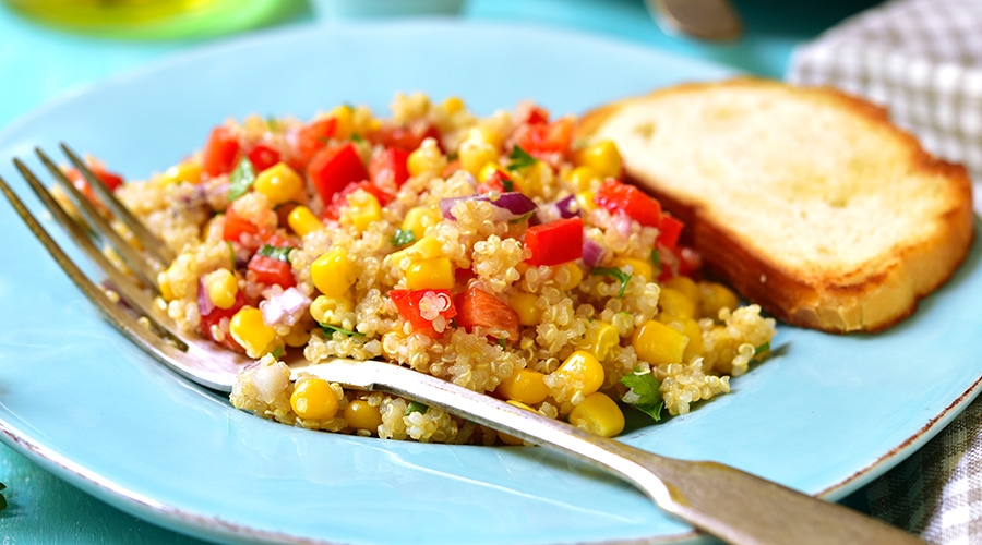 Ensalada de quinoa con maíz