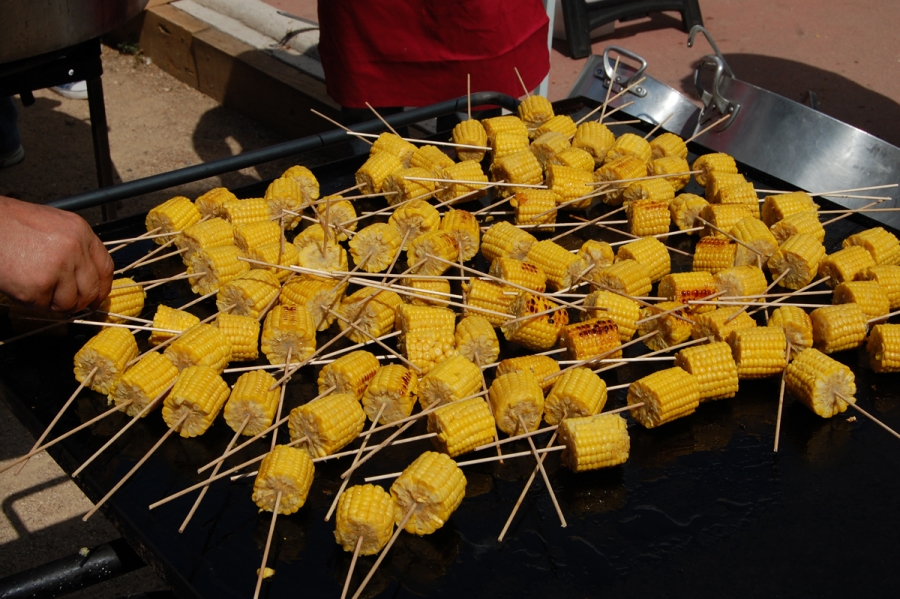 Más de 1.000 pinchos de maíz dulce repartidos en la feria de Guadalajara